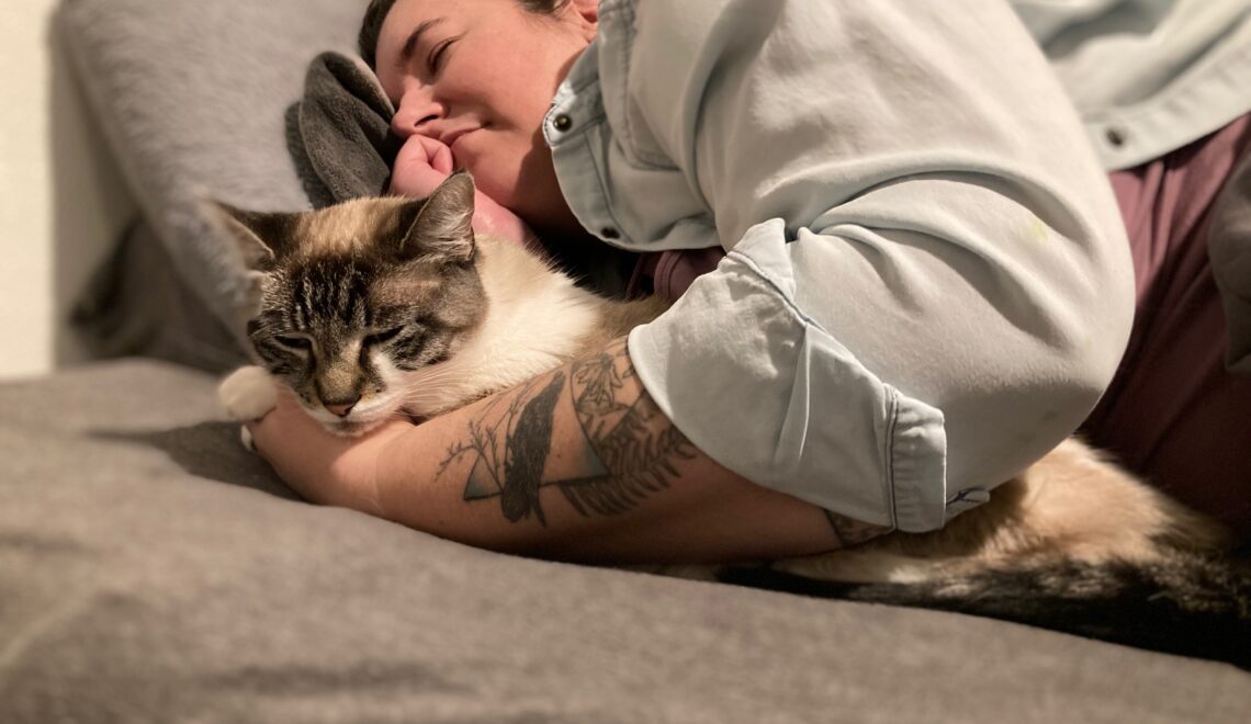 Angie Ebba in bed with cat